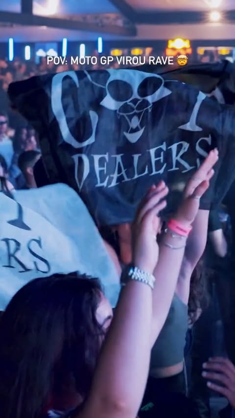 Instagram post by @catdealers for Diesel. Caption reads: [...] @fanfestoficialgpbrasil ? Vestidos por....