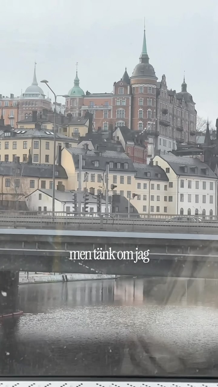 Instagram post by @carinfalk for Hinge. Caption reads: I betalt samarbete med @hinge Välkommen till....