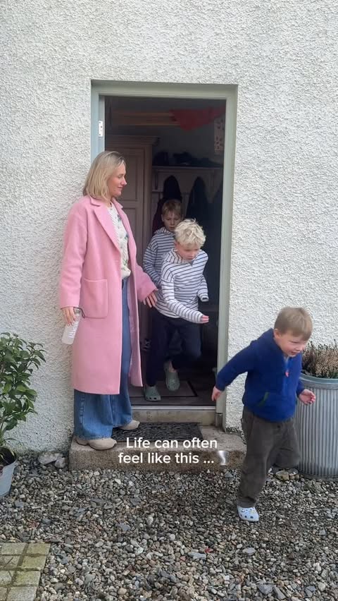 Instagram post by @all.thats.pretty for Rheal Superfoods. Caption reads: [...] it), now’s a good time to insert....