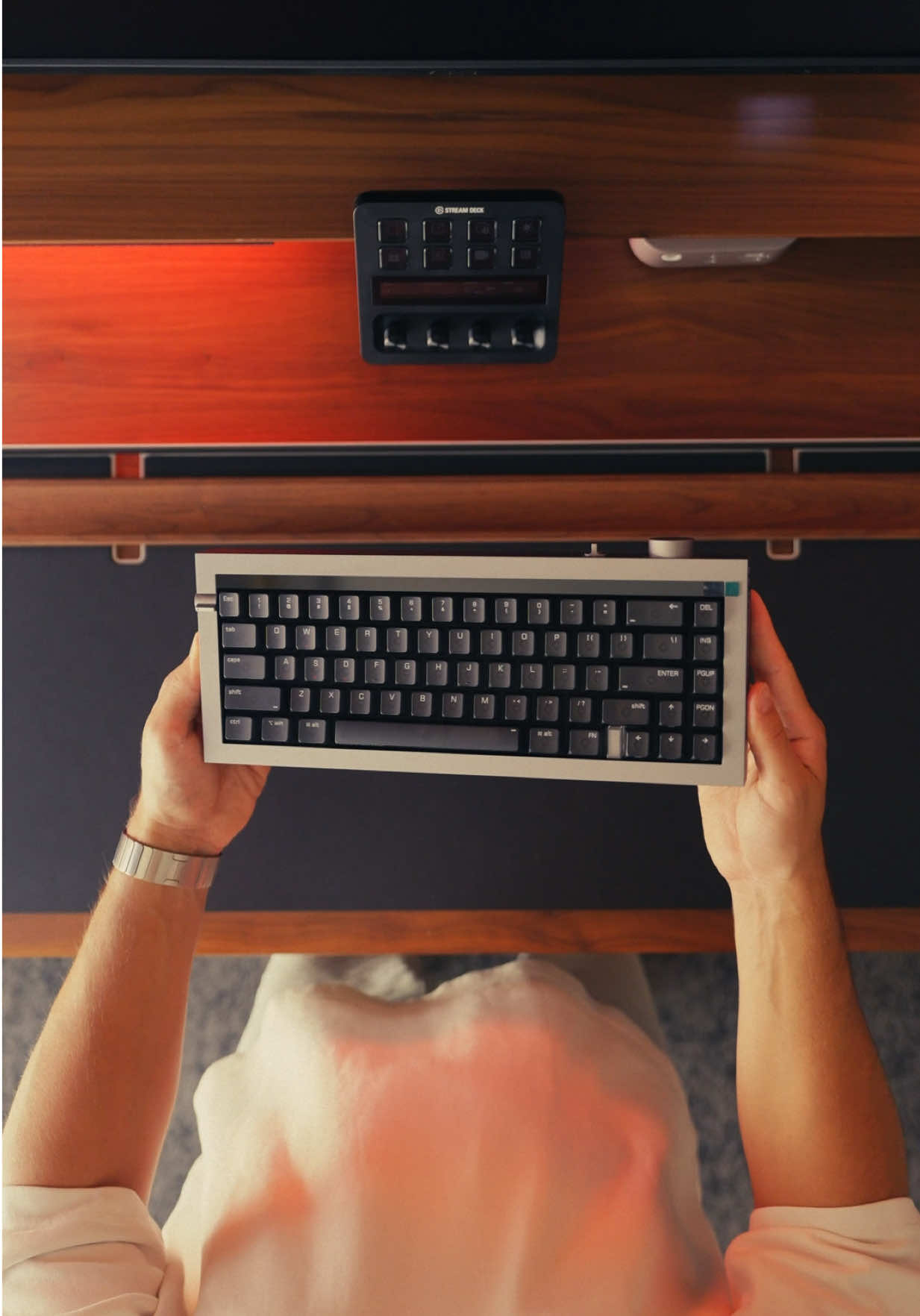 TikTok post by @matdilisio for Lofree. Caption reads: @LOFREE Official Hyzen magnetic mechanical [...].