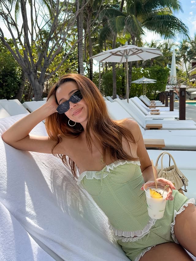 Instagram post by @glambyflo for Marc Jacobs Fragrances. Caption reads: pool day @marcjacobsfragrances 🌴.