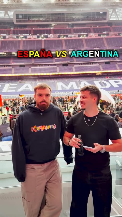 Instagram post by @davisuuarez for Coca-Cola. Caption reads: [...] ¿tú quién crees que la va a ganar?....