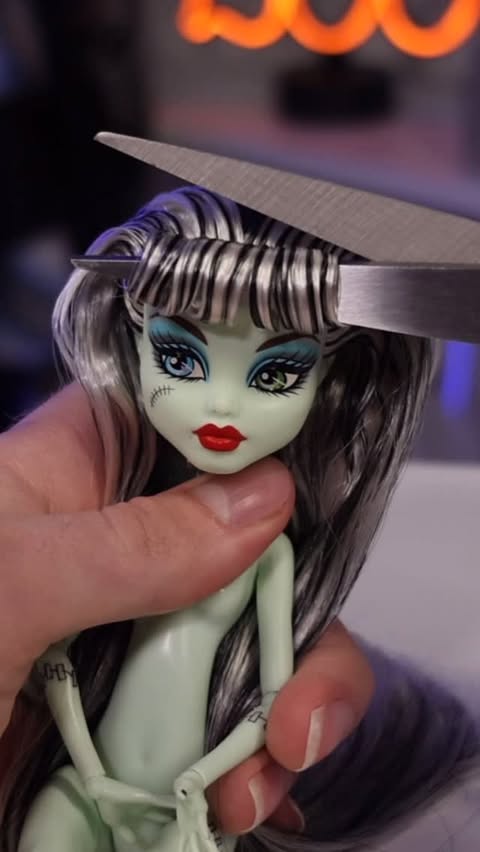 Instagram post by @zombiexcorn for Monster High. Caption reads: [...] bye bangs 🤭 #reels #explore #dolls....