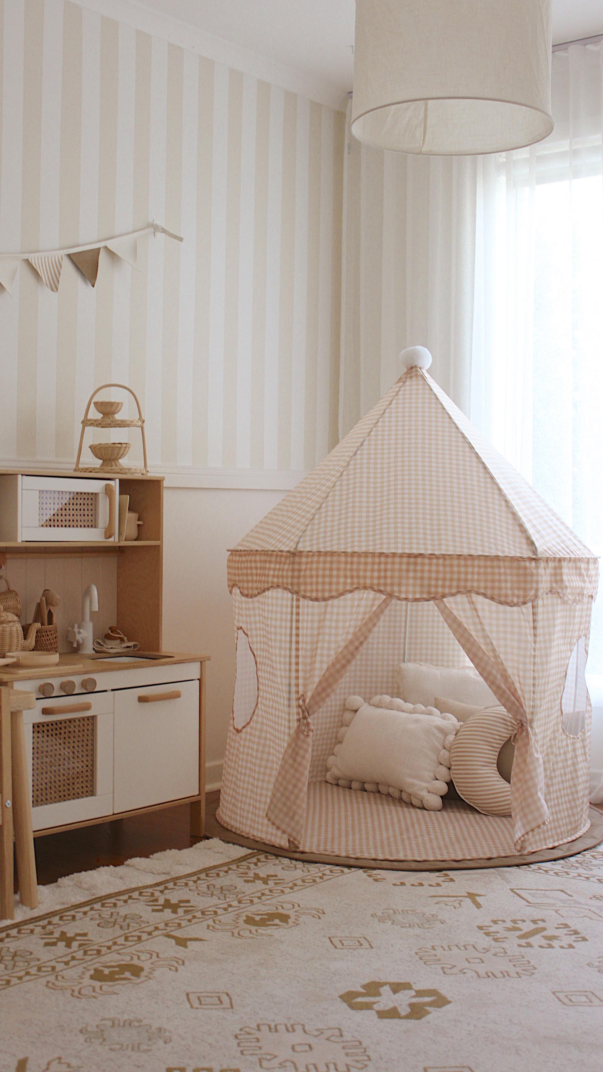 Instagram post by @jessiabass for Henlee. Caption reads: @henlee.co PSA BLACK FRIDAY SALE & NEW PRODUCT....