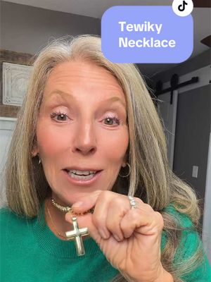 TikTok post by @lollycx4 for Tewiky. Caption reads: [...] #necklace #tiktokshopblackfriday @Tewiky.