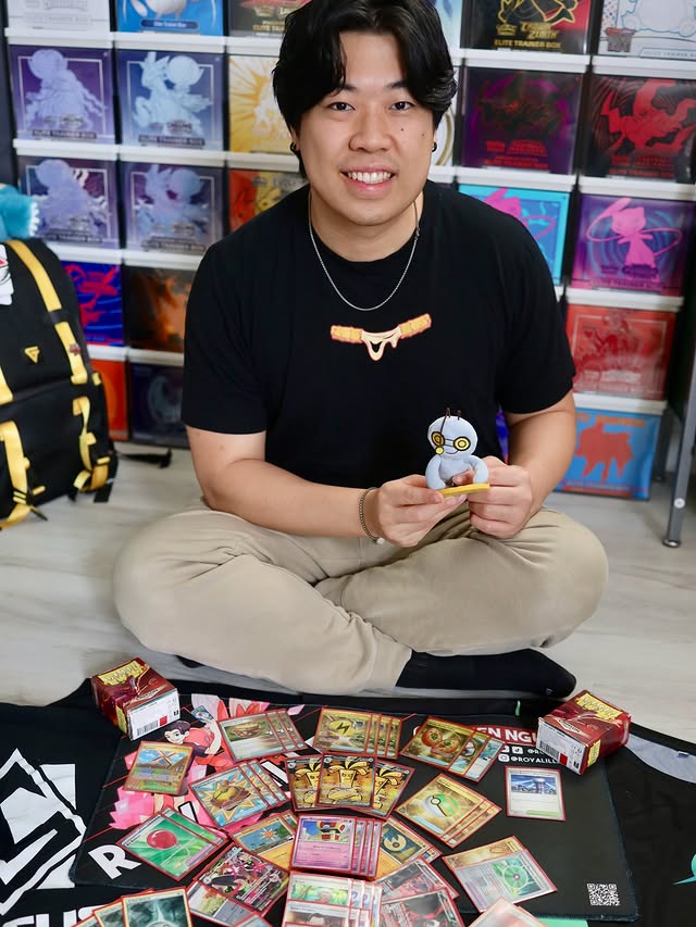 Instagram post by @royalillest.tcg for Dragon Shield. Caption reads: [...] to my sponsor @versusgamesoviedo and....