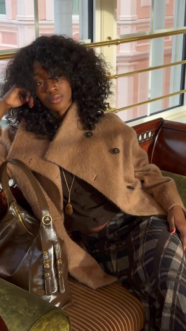 Instagram post by an influencer for Mango. Caption reads: [...] come alive in natural light. #MangoWoman....