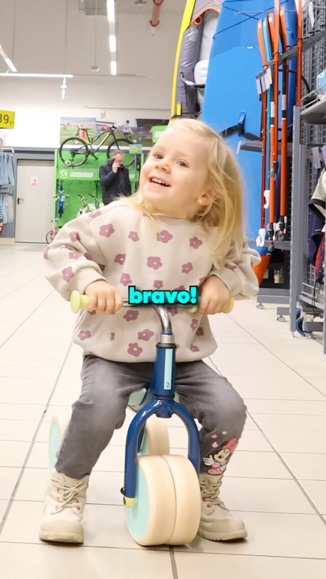 Instagram post by @bogdanmuresan10 for Mobilfox. Caption reads: #reels #viral #fyp #funny #mobilfox.