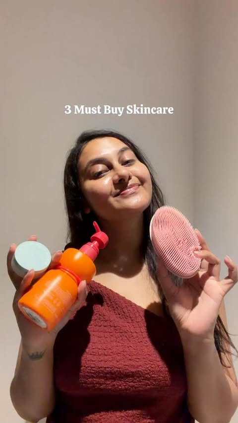 Instagram post by @sakshikomalsingh for Foxtale. Caption reads: [...] This video is in collaboration with Foxtale....