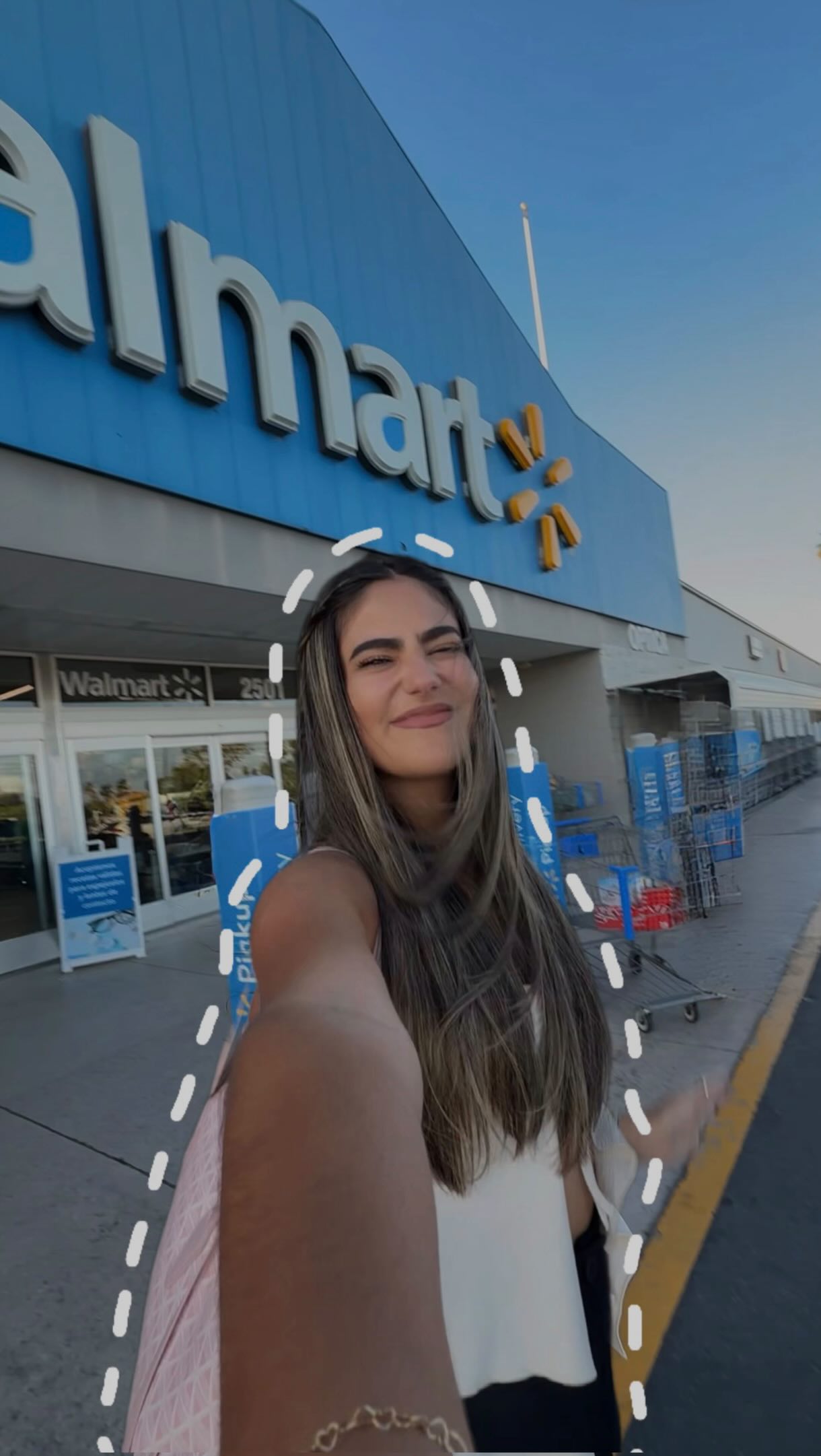 Instagram post by @alexandra.rra for Walmartpr. Caption reads: #WalmartPartner Mi último primer día... Fui por....