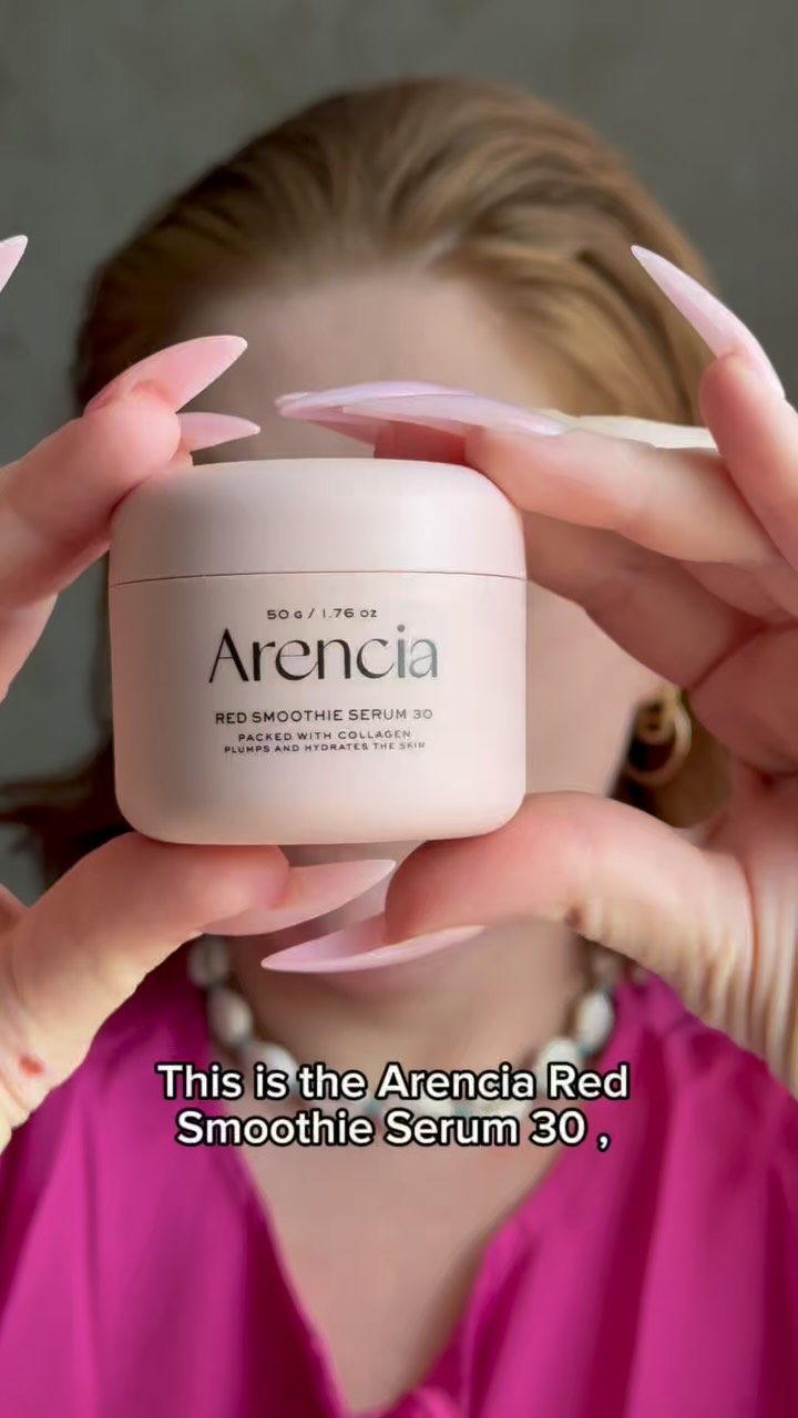 Instagram post by @redmone_ for Arencia. Caption reads: Arencia Red Smoothie Serum 30 💗
Formulated with....