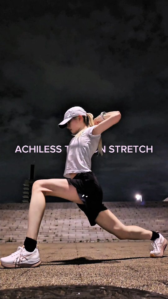 Instagram post by @mikkitygram for lululemon. Caption reads: 速く走るには準備が大切🤝🏻

@asicsrunning_jp
@lululemonjp
@de....