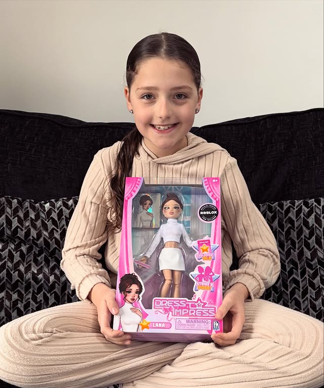 Instagram post by @kellylmetcalf for The Entertainer. Caption reads: 🩷 Dress To Impress 🩷 AD | Gifted - Lola loves....