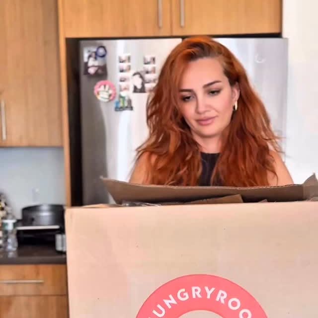 Instagram post by @meryemersoybakar for Hungryroot. Caption reads: ✨ What I Eat in a Day with @hungryroot 💛
Quick,....