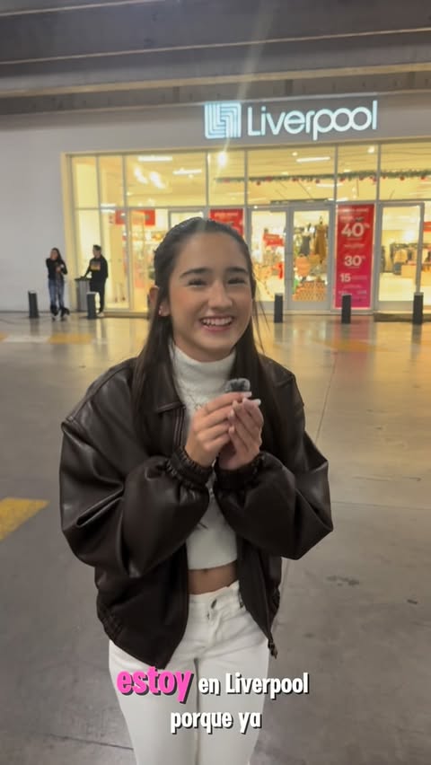 Instagram post by @sammy_schoulund for Liverpool. Caption reads: ya quiero que sean mis xv! @liverpool_mexico [...].