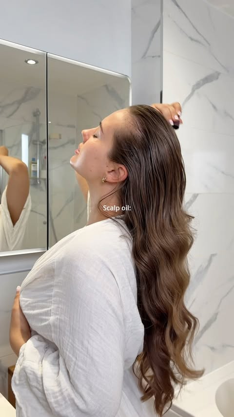 Instagram post by @greasyhairqueen for Neutrogena UK & Ireland. Caption reads: Oily & itchy scalp reset for an overdue hair wash....
