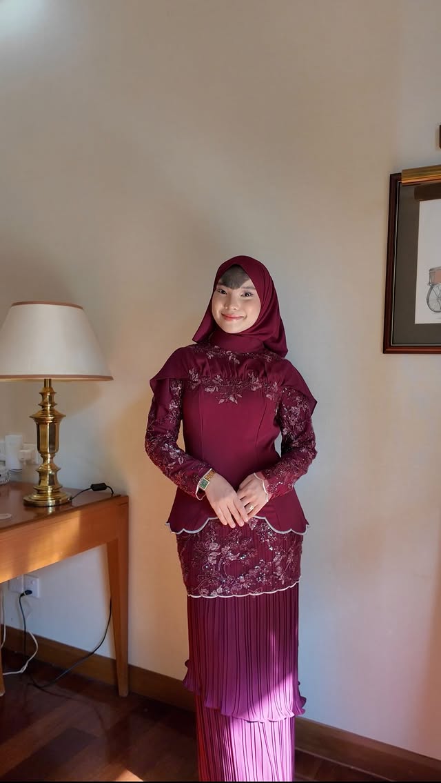 Instagram post by @syamimiafrn for HIJABISTAHUB. Caption reads: [...] must go on ya! #bajuraya #raya2026....