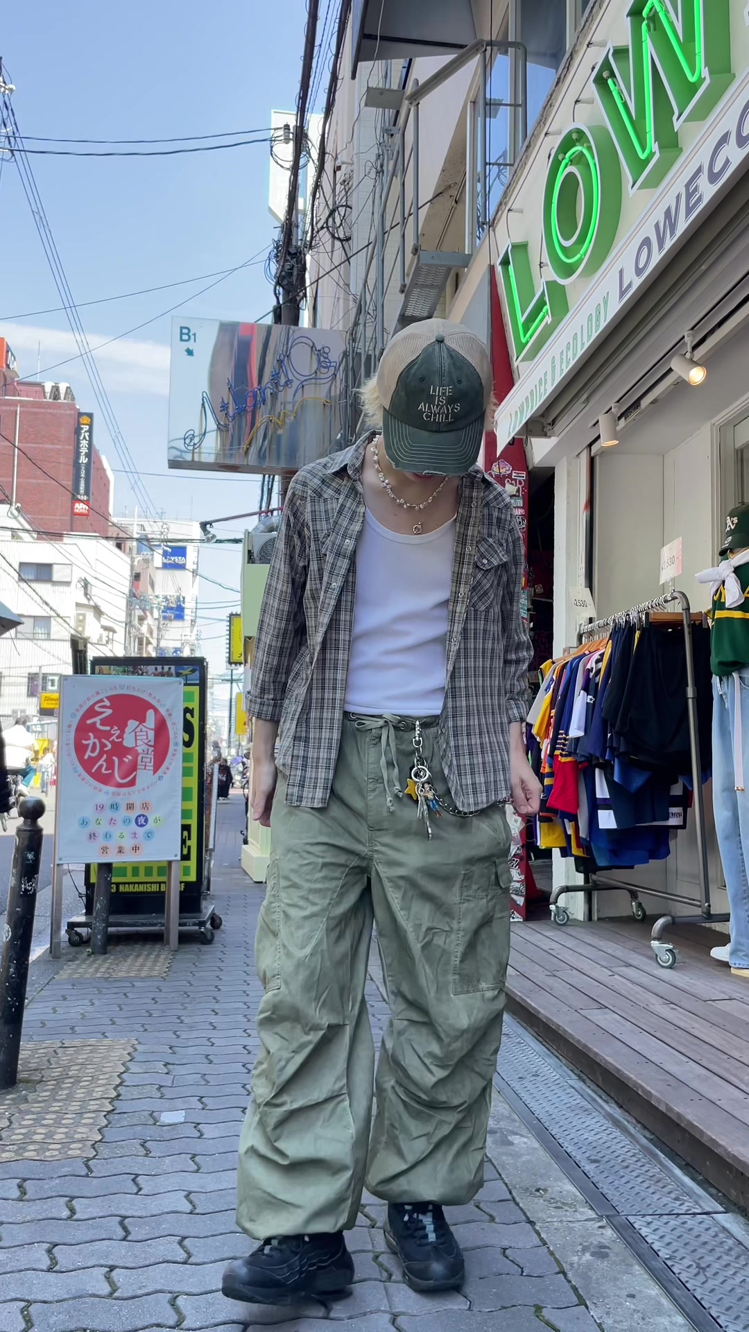 TikTok post by @jdb_kkk for Titeizin Online. Caption reads: @地底人ONLINE @Jaded London #pr #ootdfashion.