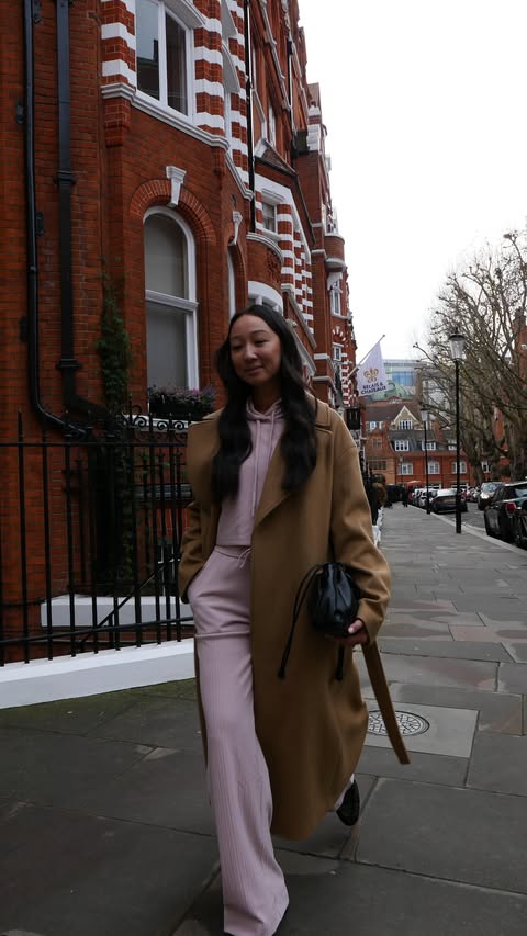 Instagram post by @lanitonnu for Beyond Yoga. Caption reads: [...] dressed feel simple. @beyondyoga’s ribbed....