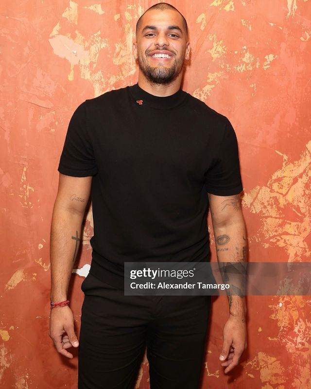 Instagram post by @josh_martinez_ for Telemundo. Caption reads: [...] the New season of Los 50 with @telemundo 🎥....