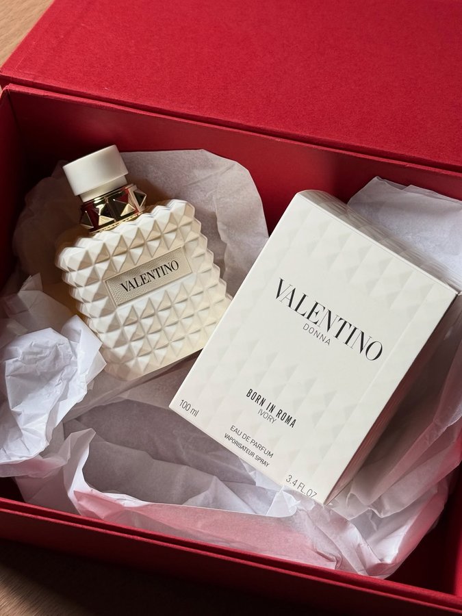 Instagram post by @_helenacollectsbeauty for WPP. Caption reads: (AD/PR) Valentino Donna Born in Roma Ivory is the....