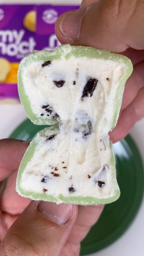 Instagram post by @foodyfetish for My/Mochi. Caption reads: @mymochi Mint Chocolate Chip flavor! 😍🍨
Creamy....