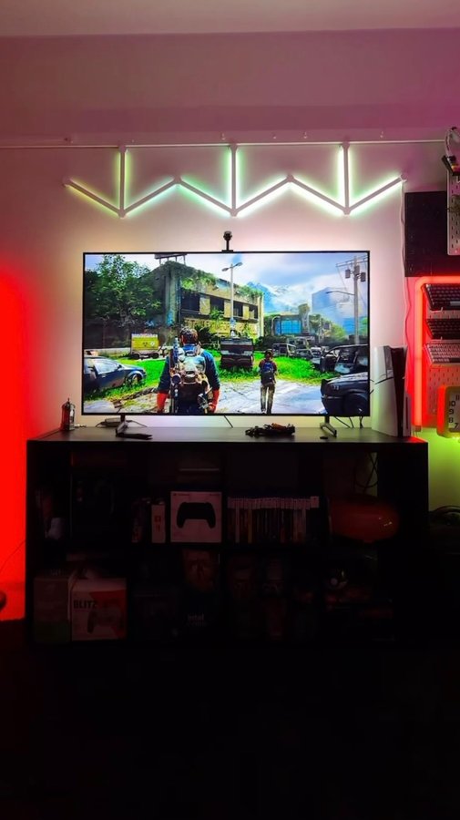 Instagram post by @v1nzy.7 for Nanoleaf. Caption reads: Turning movie nights into a full-on experience....