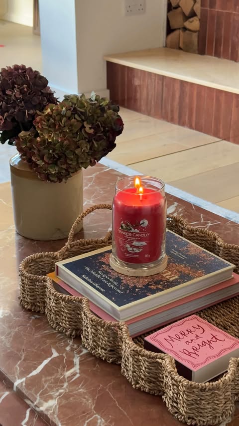 Instagram post by @mariahaslien for Yankee Candle. Caption reads: AD A slow, cosy afternoon at home - log burner on,....