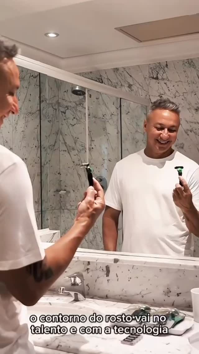 Instagram post by @paulonunes7 for Bic. Caption reads: Tem dia que o espelho já te olha com cara de “e....