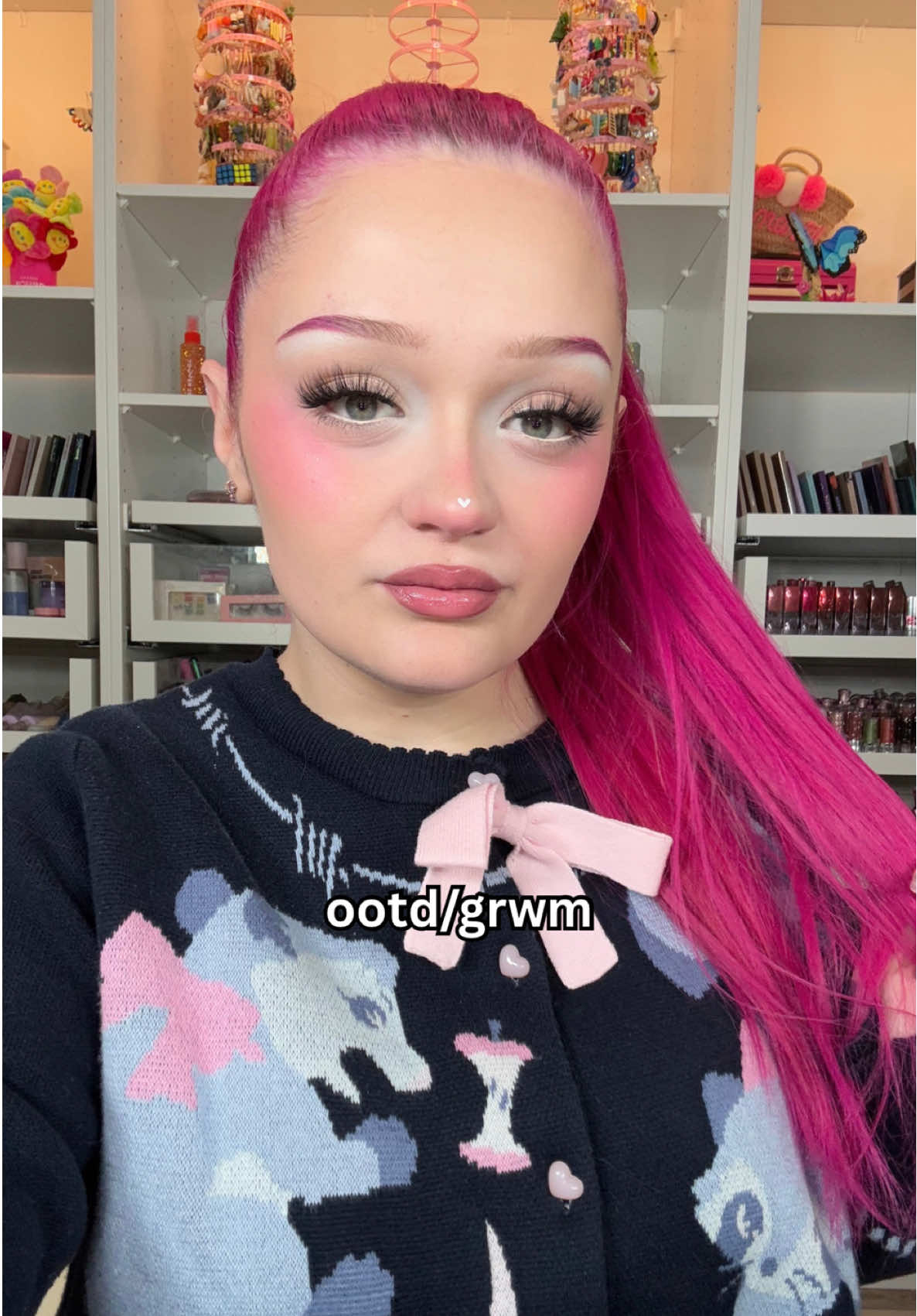 TikTok post by @linsmakeuplooks for Lilly Lashes. Caption reads: i didnt think i was gonna do eyeshadow, otherwise....