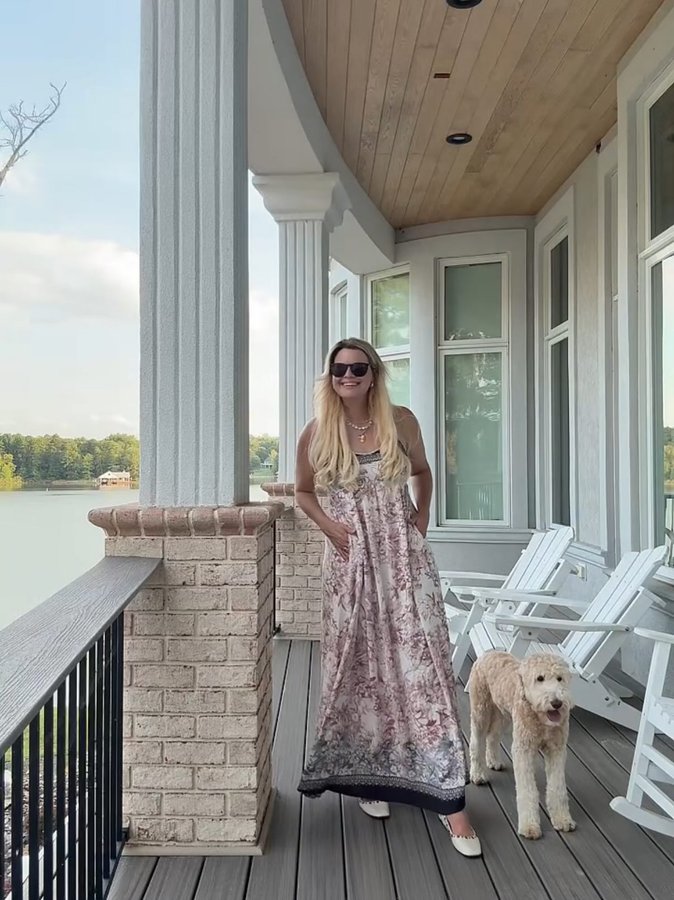 Instagram post by an influencer for Three Bird Nest. Caption reads: Say anything below and I’ll send all the outfit....