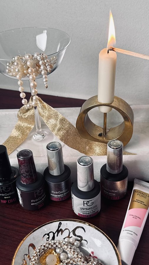 Instagram post by @tianykirilove for Pink Gellac. Caption reads: Team 15 minutes of Me Time in between the pre Xmas....