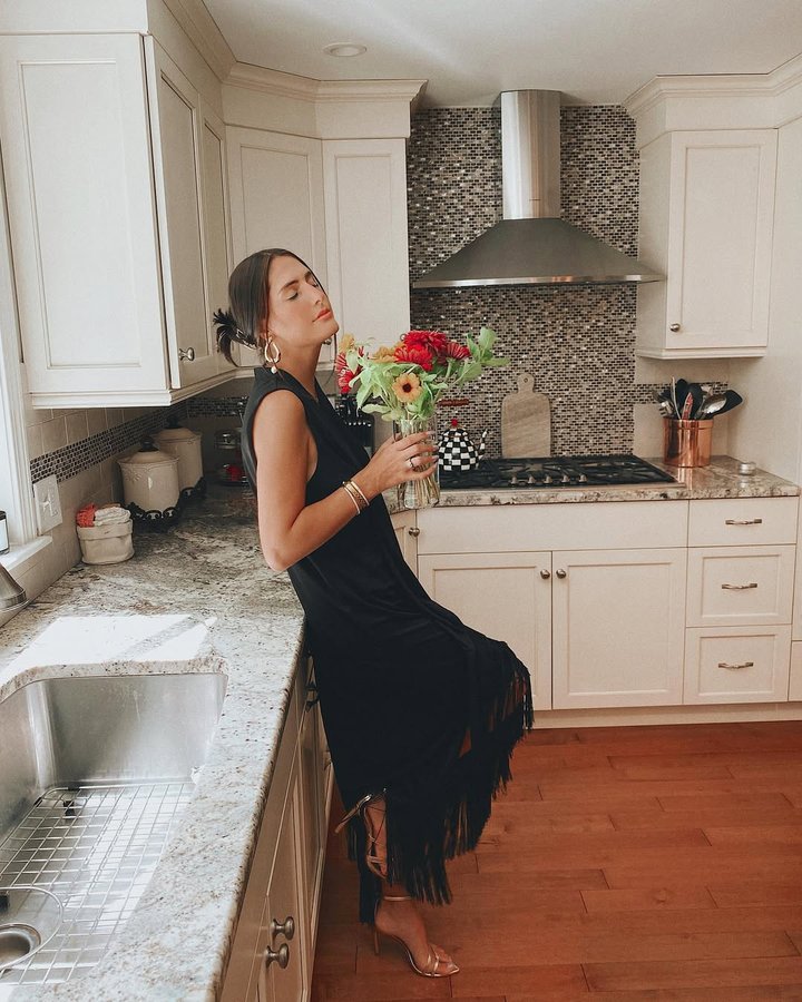 Instagram post by @achiquepeek for BCBGMAXAZRIA. Caption reads: [...] up for date night at home in a @bcbgmaxazria....