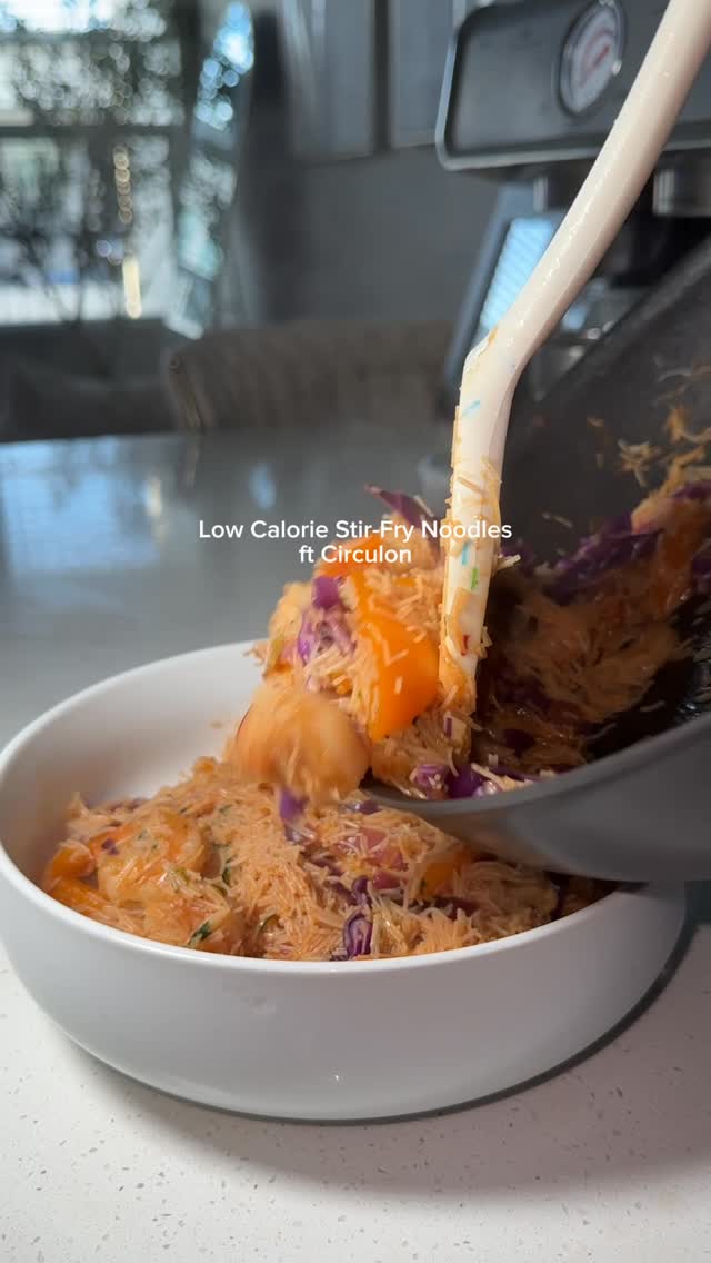 Instagram post by @ingyytheresa for Circulon. Caption reads: [...] ingredients and the right pan! Love my....