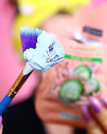 Instagram post by @makeupmolly for Freeman Beauty. Caption reads: [...] NATIONAL FACE MASK month with @freemanbeauty....