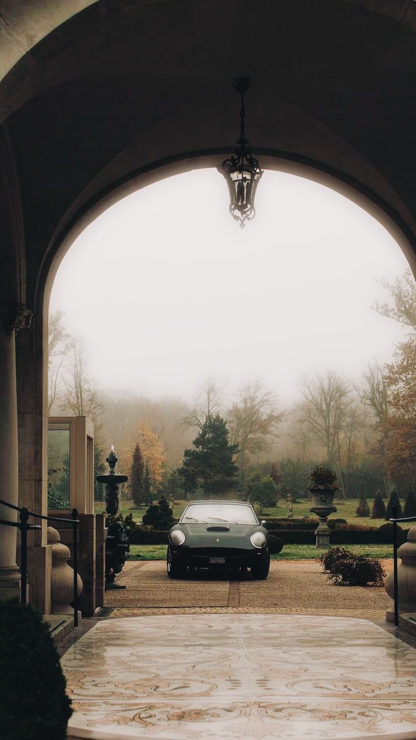 Instagram post by @giuse_laguardia for Olymp. Caption reads: [...] change, leaves fall, but style remains:....