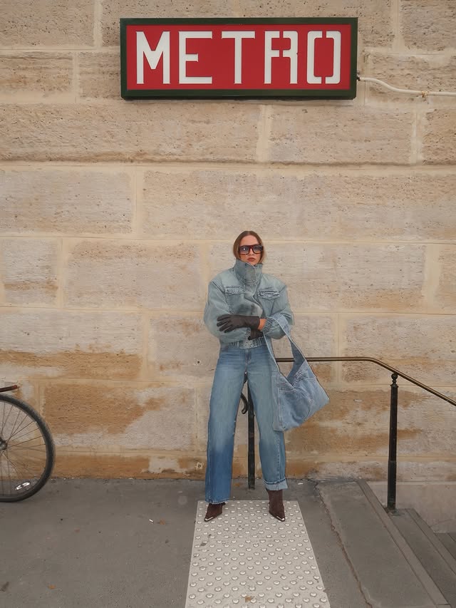 Instagram post by @carla_ginola for Desigual. Caption reads: @desigual 👖

.

collaboration commerciale.