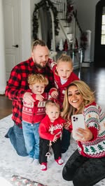 Instagram post by an influencer for AT&T. Caption reads: [...] gifts to share the love, AT&T makes it all....