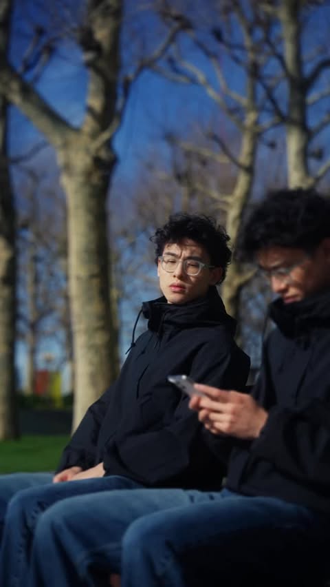 Instagram post by @keenanlam for Samsung. Caption reads: [...] I’d hide them with Privacy Display 🤫....