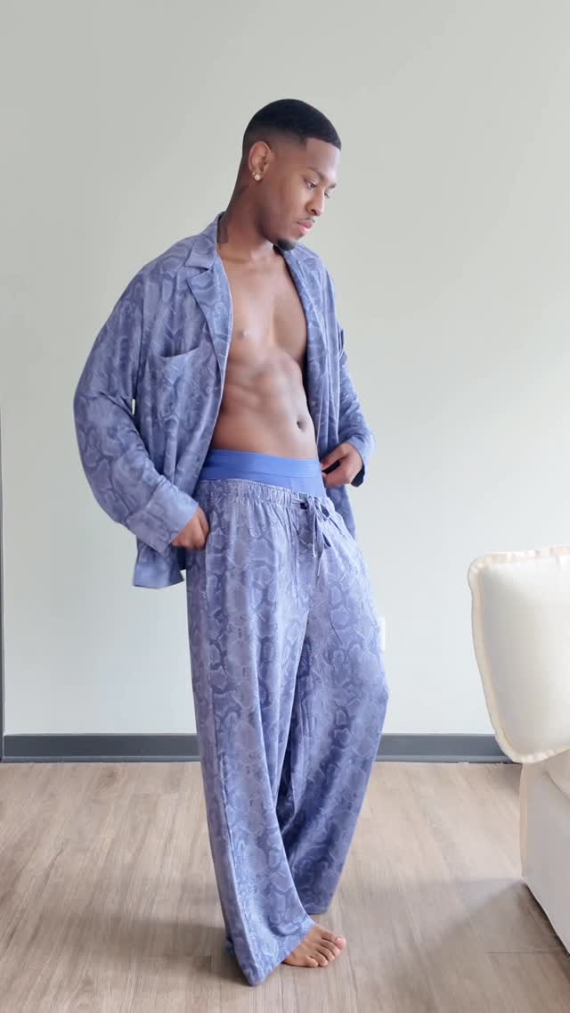 Instagram post by @deanthonyofficial for Savage X Fenty. Caption reads: Two fits. Same Savage energy. @savagexfenty 
Faded....