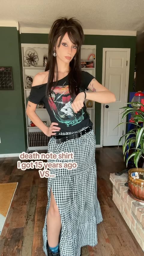 Instagram post by @mollthra for Hot Topic. Caption reads: [...] in one piece :’) skirt and shirts from....