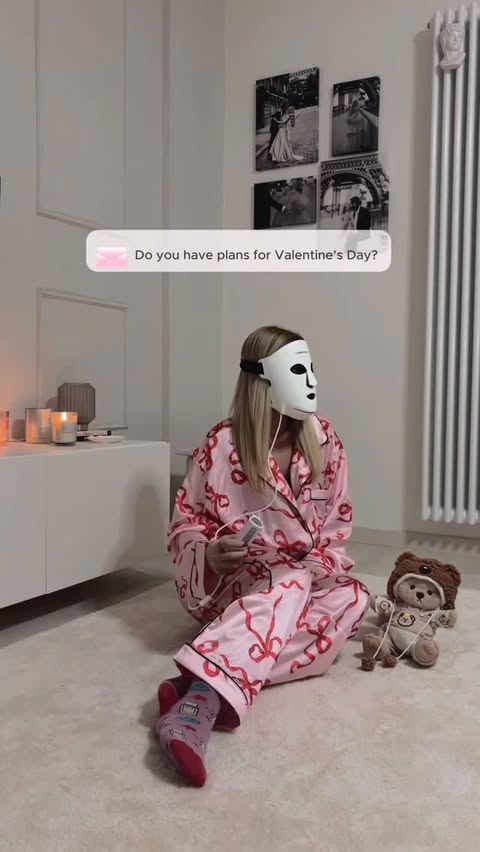 Instagram post by @samantha_chevaliers for currentbody. Caption reads: [...] Day plans: 💌 Silk pyjamas. LED mask,....