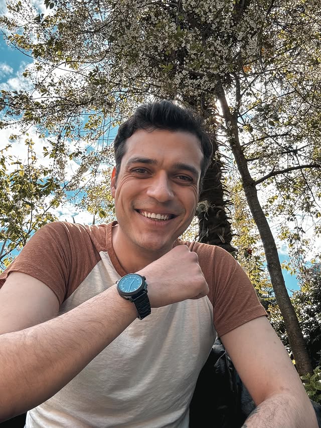Instagram post by @theonsoz for Fossil. Caption reads: For the timeless. @saatvesaat @fossil....
