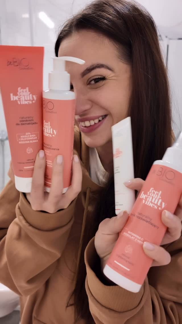 Instagram post by @amandaanowak for bebiocosmetics. Caption reads: [reklama] Nie musisz być perfekcyjna. Wystarczy,....