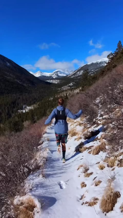 Instagram post by @courtneydauwalter for HOVERAir. Caption reads: Ready for ya, 2026! 🏔️🎇💚
•••
🎥🛸:....