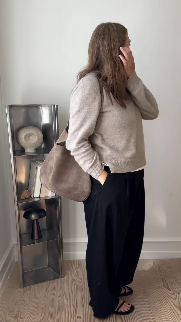 Instagram post by @sillebuchmann for Understatement. Caption reads: A classic everyday outfit – simple, comfy, and one....