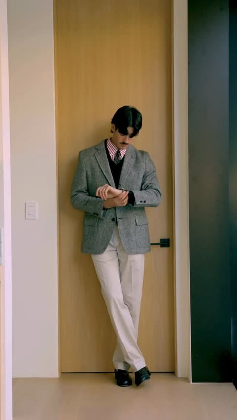 Instagram post by @harrytoohey for Brooks Brothers. Caption reads: [...] fail as the perfect holiday outfit....