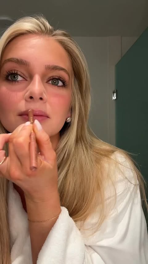 Instagram post by @samanthariehl for SeatGeek. Caption reads: use RIEHL10 for 10% off tickets ♥️ @seatgeek #nfr....