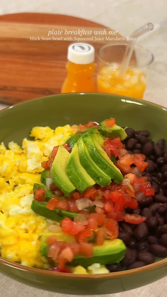 Instagram post by @nourishedbynour_ for The Squeezed Juice. Caption reads: [...] best part? It pairs perfectly with....