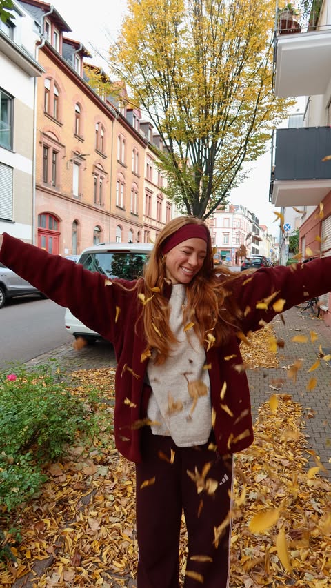 Instagram post by @achendricks for Maybelline. Caption reads: The combo is that never fails me @maybelline make....